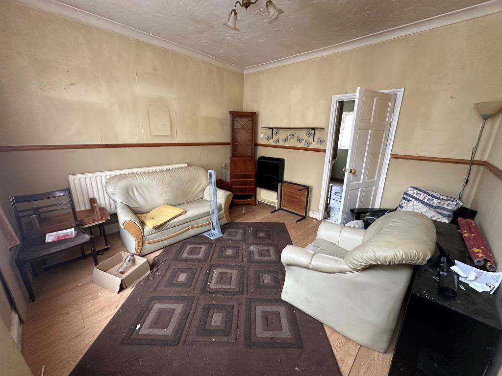 Lot: 55 - MID-TERRACE HOUSE FOR IMPROVEMENT - Living room with access to kitchen